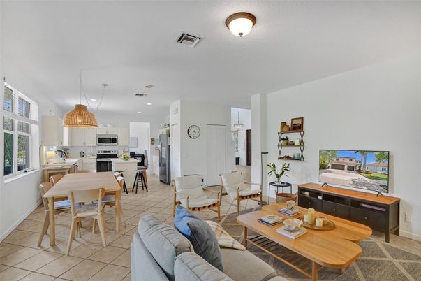 Dining room, Interior, Kitchen, Living room, Pendant Lights, Recessed Lighting, Stainless Steel Appliances