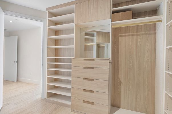 Interior, Walk-in Closets, Wood Texture Flooring
