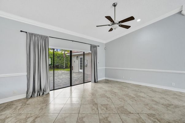 Empty room, Interior, Recessed Lighting