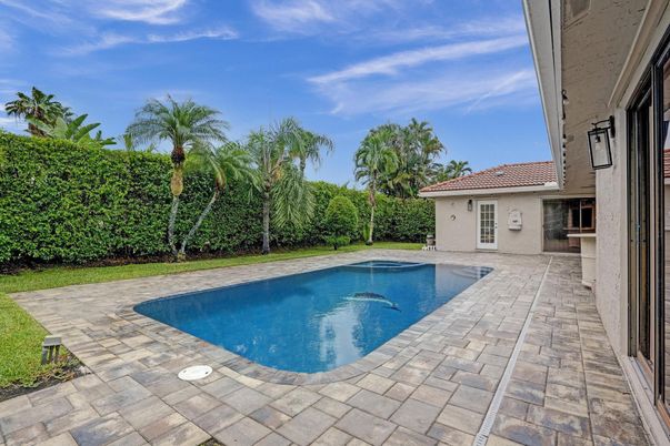 Exterior, Pool