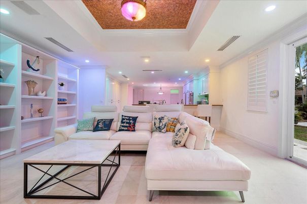 Interior, Living room, Pendant Lights, Recessed Lighting