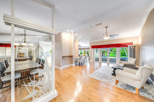 Chandelier, Dining room, Interior, Living room, Recessed Lighting, Wood Texture Flooring