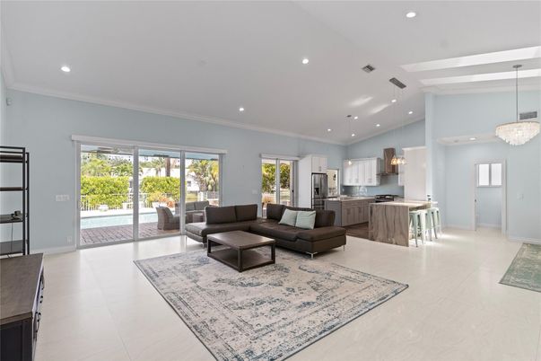 Chandelier, Interior, Kitchen, Living room, Pendant Lights, Recessed Lighting, Stainless Steel Appliances
