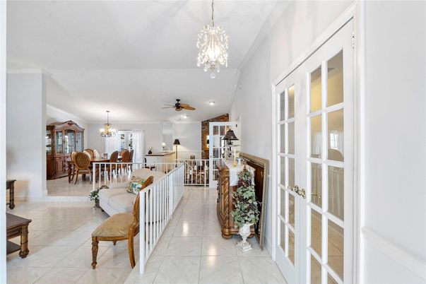Chandelier, Dining room, Interior, Marble, Recessed Lighting