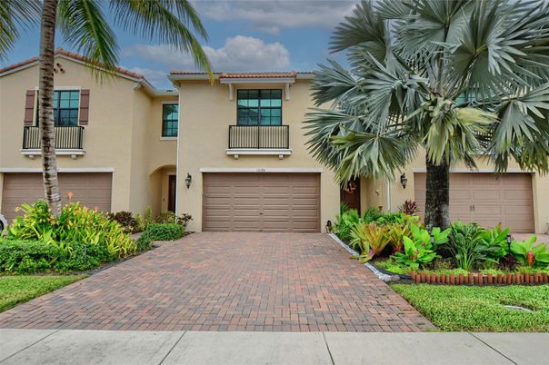 Attached, Exterior, Facade, Spanish Mediterranean