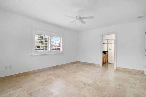 Empty room, Interior