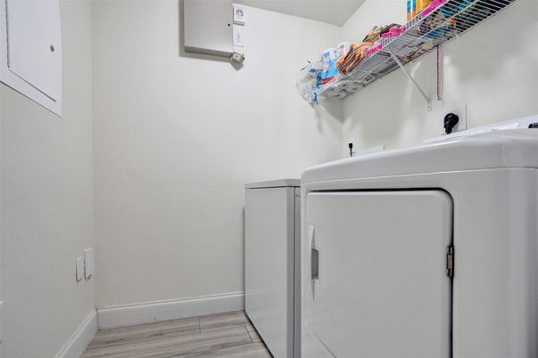 Interior, Washer, Wood Texture Flooring