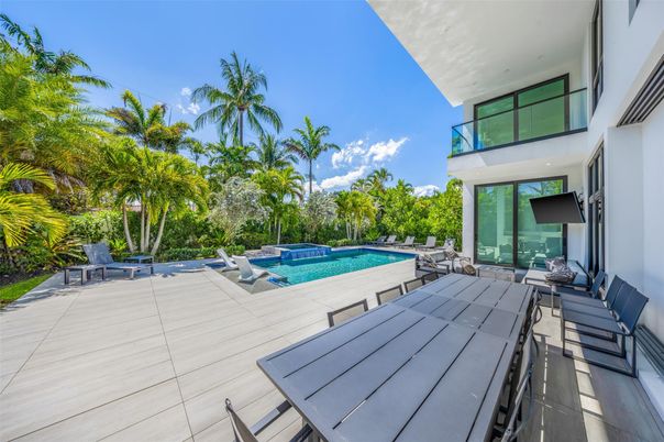 Exterior, Pool