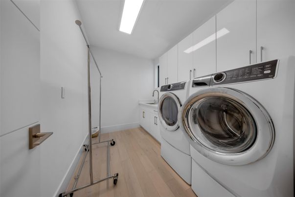 Interior, Washer, Wood Texture Flooring