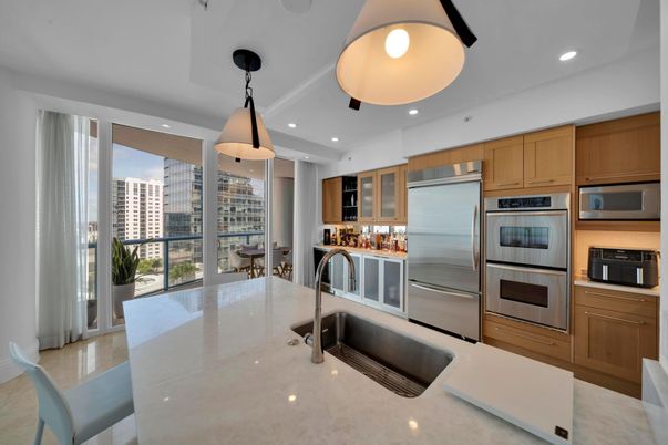 Dining room, Interior, Kitchen, Pendant Lights, Recessed Lighting, Stainless Steel Appliances