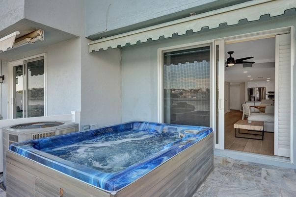 Exterior, Hot Tub, Recessed Lighting