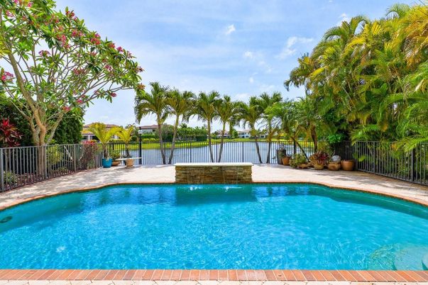 Exterior, Pool, Water