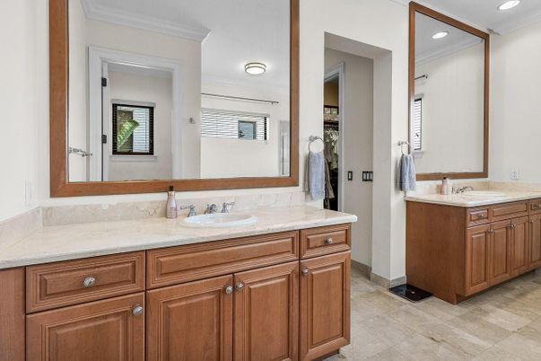 Bathroom, Dual Sink Vanities, Interior, Recessed Lighting