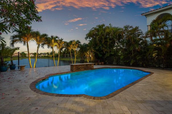 Exterior, Pool, Water