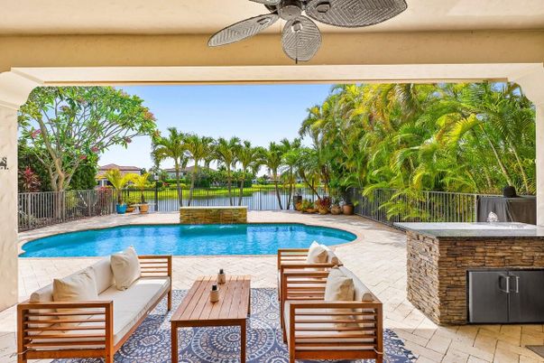 Exterior, Pool, Water