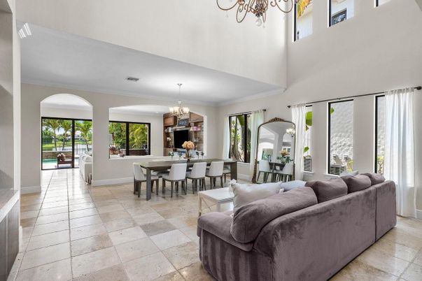 Chandelier, Dining room, Interior, Living room