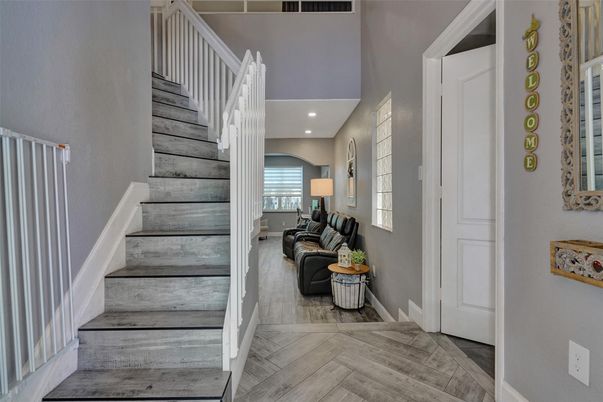 Interior, Recessed Lighting, Wood Texture Flooring