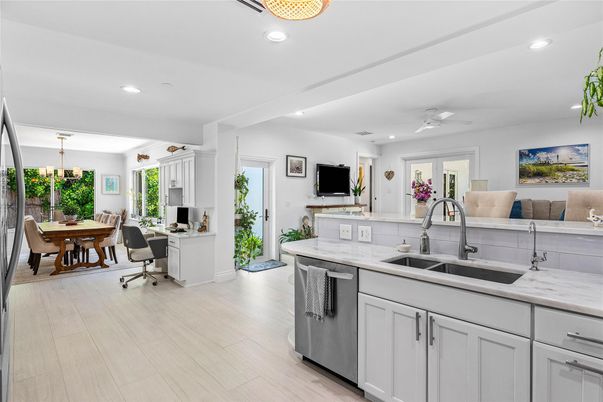 Chandelier, Dining room, Interior, Kitchen, Recessed Lighting, Wood Texture Flooring