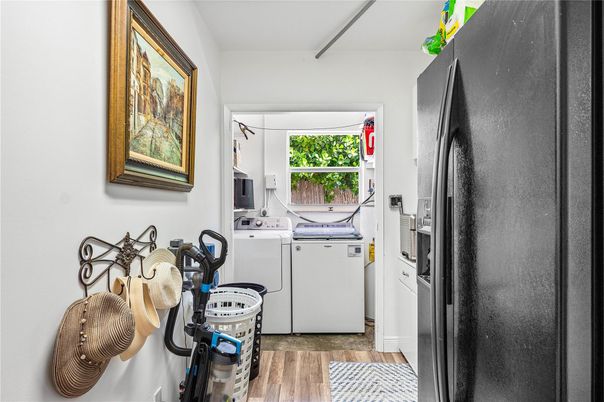 Interior, Washer, Wood Texture Flooring