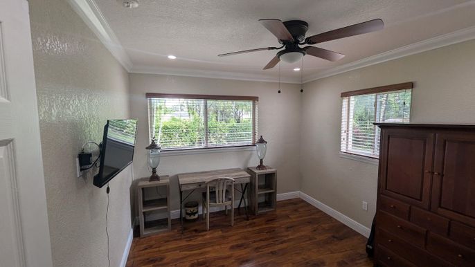 Home Office, Interior, Recessed Lighting, Wood Texture Flooring
