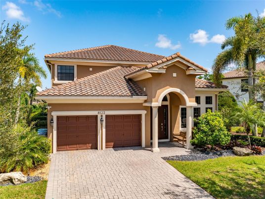 Attached, Exterior, Facade, Mediterranean