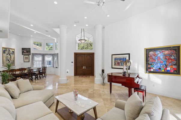 Dining room, Interior, Living room, Pendant Lights, Piano, Recessed Lighting