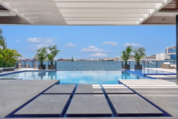 Exterior, Pool, Water