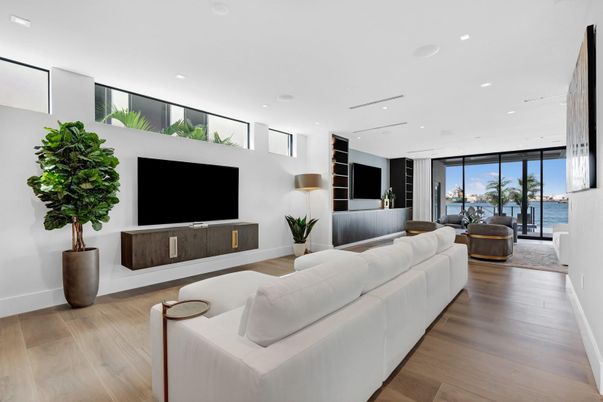 Interior, Living room, Recessed Lighting, Water, Wood Texture Flooring