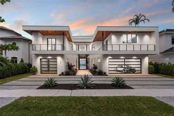 Attached, Exterior, Facade, Modern