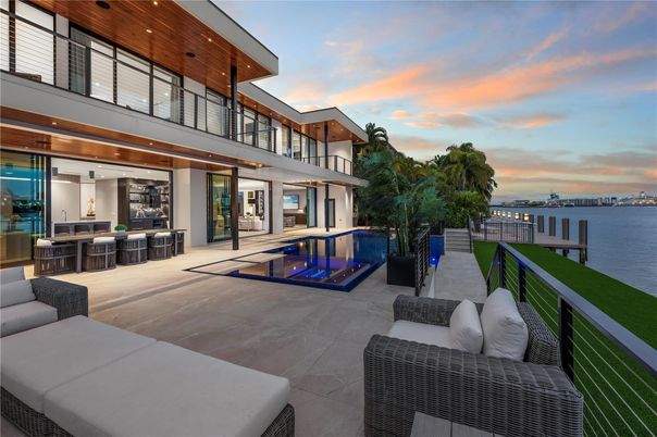 Exterior, Pool, Water