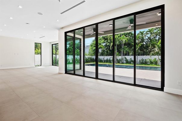 Empty room, Interior, Recessed Lighting