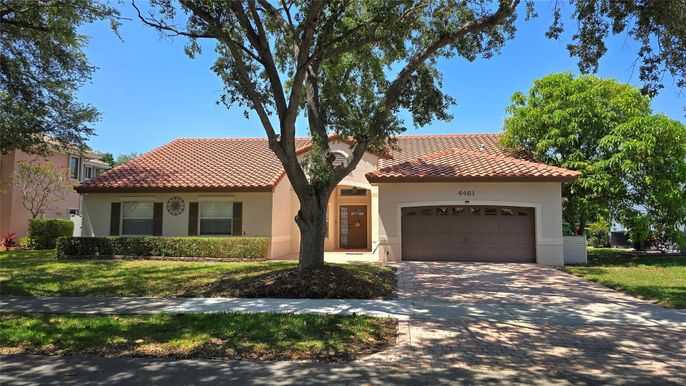Attached, Exterior, Facade, Spanish Mediterranean