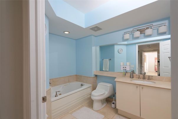 Bathroom, Interior, Recessed Lighting