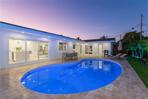Exterior, Pool