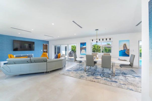 Dining room, Interior, Living room, Pendant Lights, Recessed Lighting