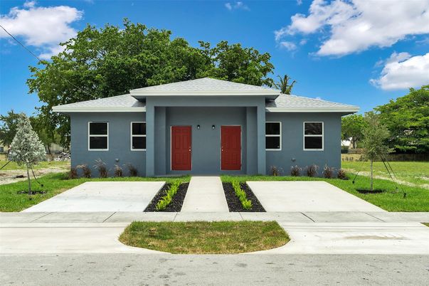 Backyard, Exterior, Facade, Ranch