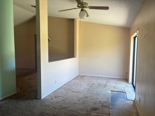 Empty room, Interior
