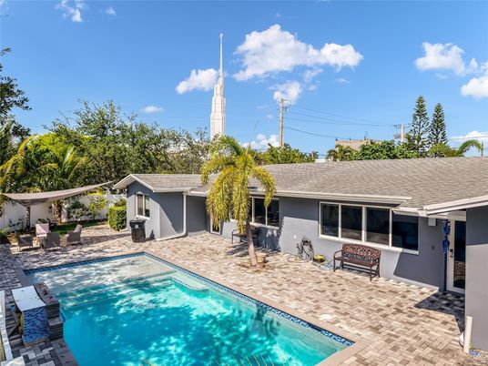 Exterior, Pool