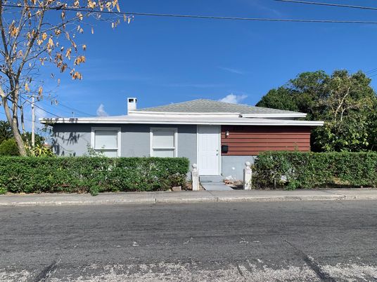 Exterior, Facade, Ranch