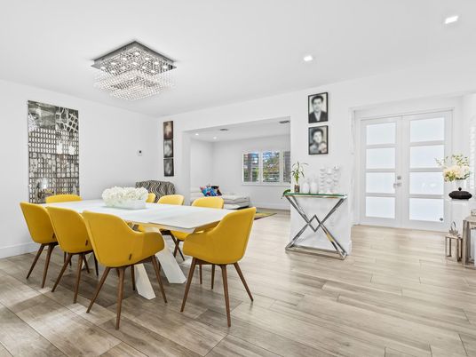 Chandelier, Dining room, Interior, Recessed Lighting, Wood Texture Flooring