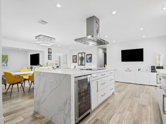 Chandelier, Dining room, Interior, Kitchen, Recessed Lighting, Stainless Steel Appliances, Wood Texture Flooring