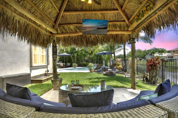 Exterior, Pool
