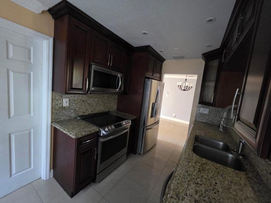 Chandelier, Interior, Kitchen, Recessed Lighting, Stainless Steel Appliances