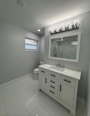 Bathroom, Interior, Recessed Lighting