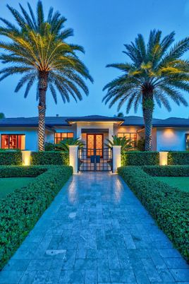 Backyard, Exterior, Facade, Modern