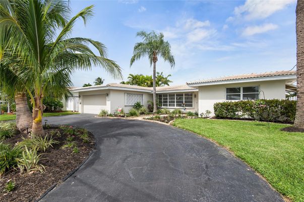 Attached, Exterior, Facade, Ranch