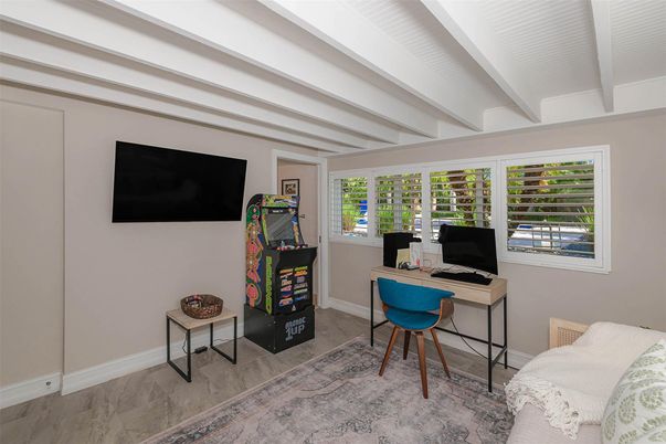 Home Office, Interior
