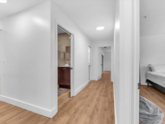 Interior, Recessed Lighting, Wood Texture Flooring