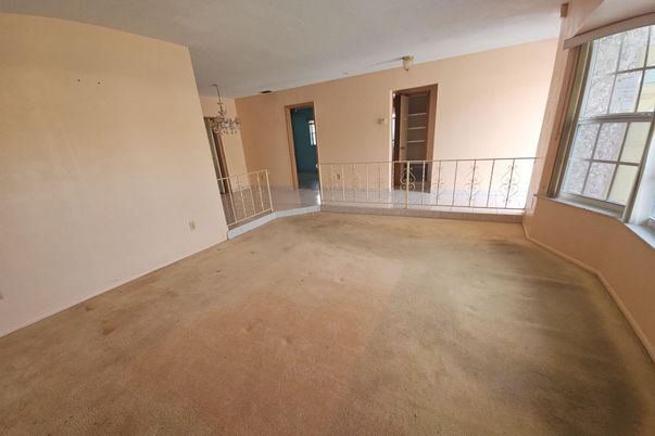 Empty room, Interior