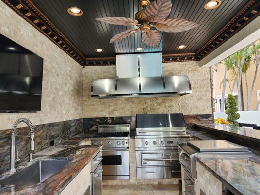 Exterior, Recessed Lighting, Stainless Steel Appliances